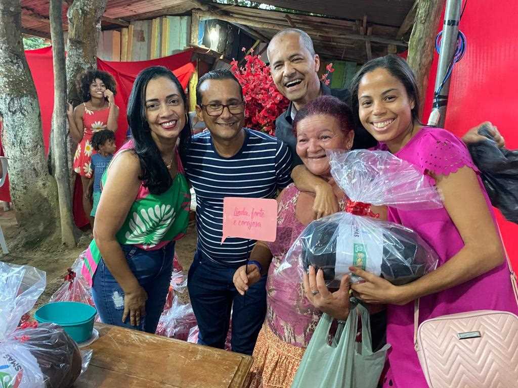 Camacã: Prefeitura homenageia as Mães da Portelinha I através do Projeto Brechó Solidário.
